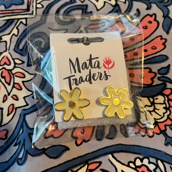 Daisy stud earrings - Picture 2 of 2